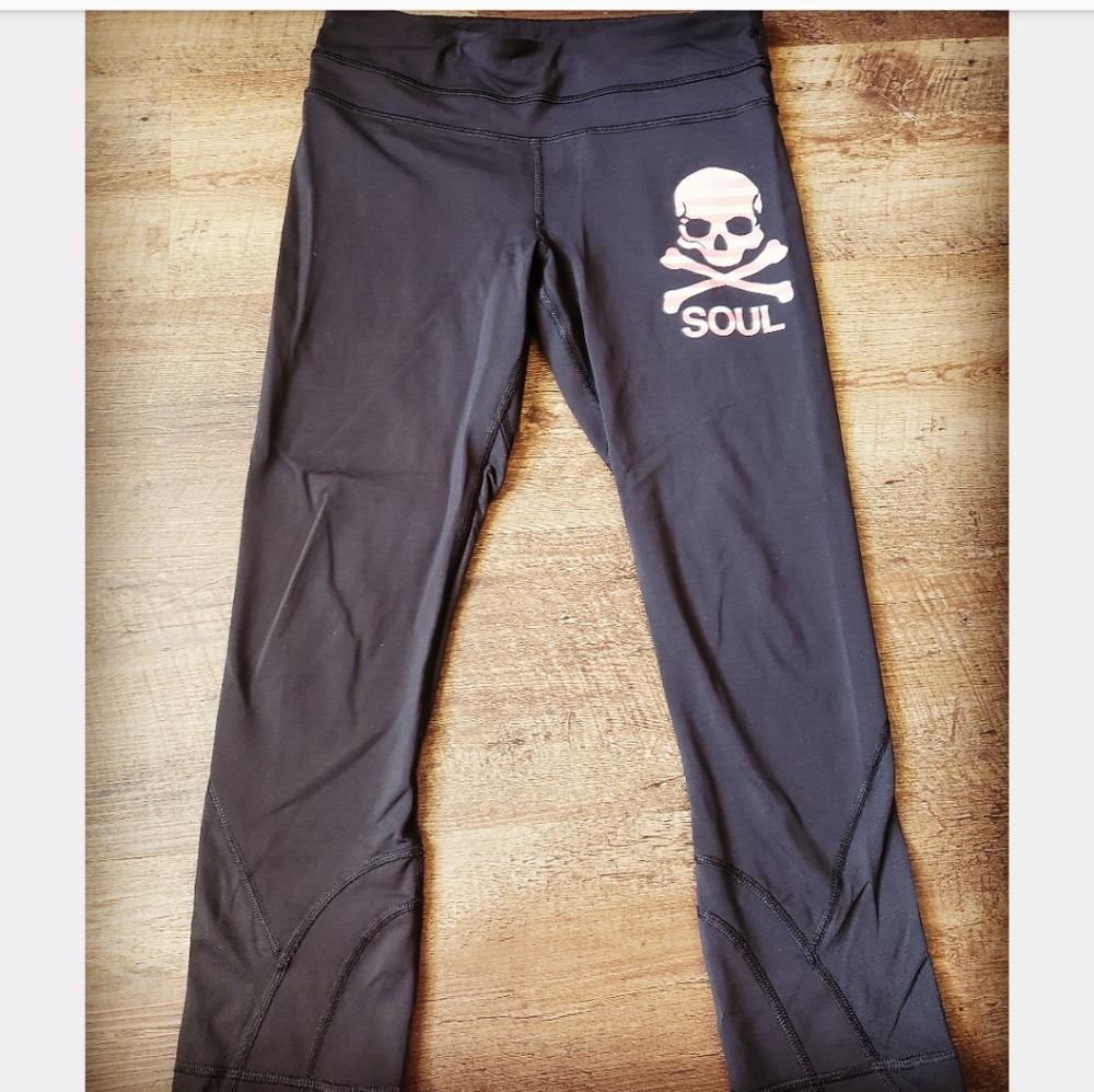 Size 2. Lulu Lemon x Soul Cycle. Skull leggings